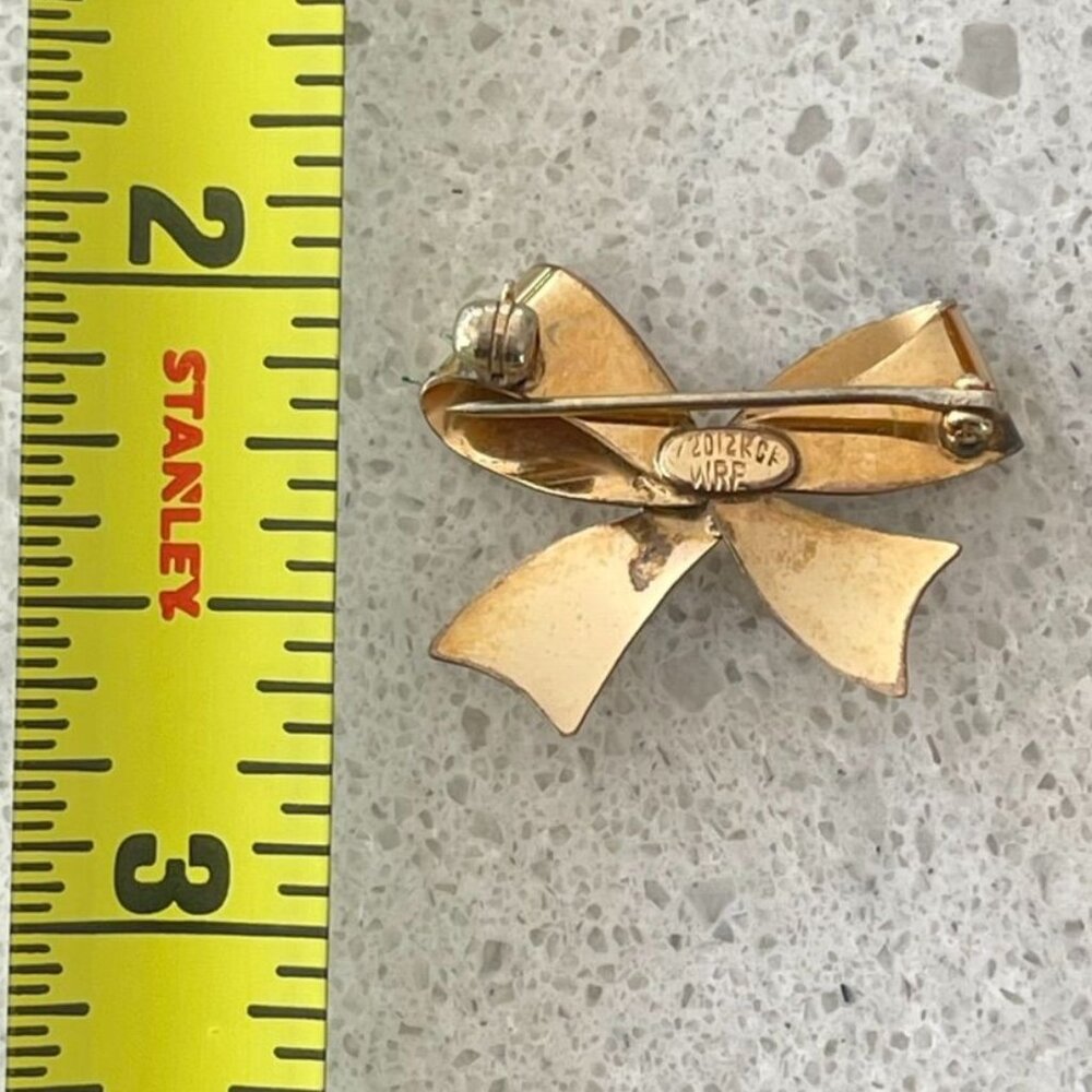WRE 1/20 12K Gold Filled Bow Brooch with Cultured Pearl - Picture 2 of 2